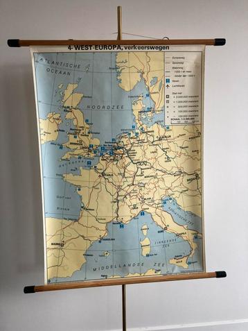 Vintage schoolkaart op linnen – Europa, verkeerswegen beschikbaar voor biedingen