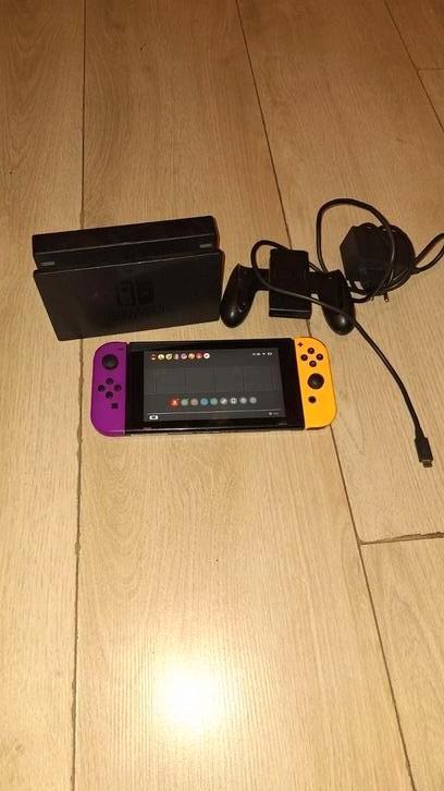 Nintendo Switch, Games en Spelcomputers, Spelcomputers | Nintendo Switch, Gebruikt, Switch 2019 Upgrade, Met 2 controllers, Ophalen of Verzenden