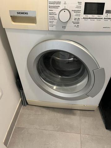 Siemens, 1200 à 1600 tours, 6 à 8 kg, 85 à 90 cm, Comme neuf