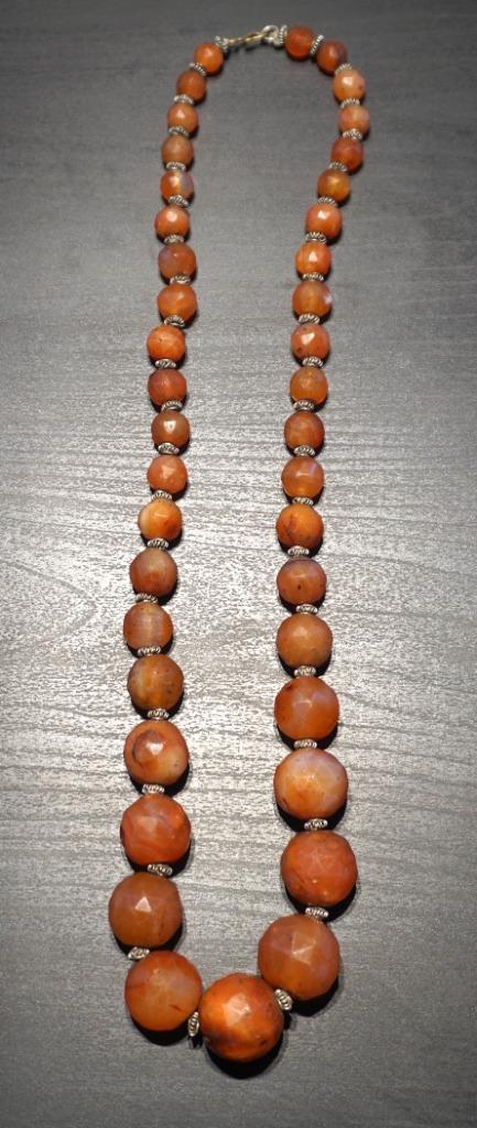 Tribale halsketting van zilver en agaat - eind 19e eeuw, Handtassen en Accessoires, Antieke sieraden, Ketting, Overige materialen