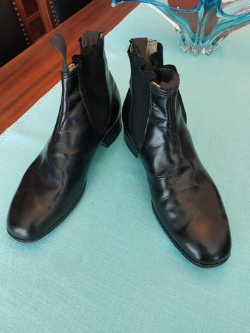 Bottines hommes noir en cuir véritable disponible aux enchères