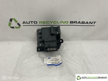 Bumpergeleider Achter Ford B-Max B232 NIEUW AV11-17A882-AB