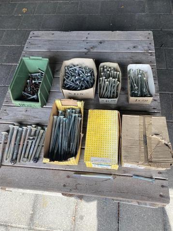gereedschap houtbouten houtdraad bouten spanhulzen beschikbaar voor biedingen