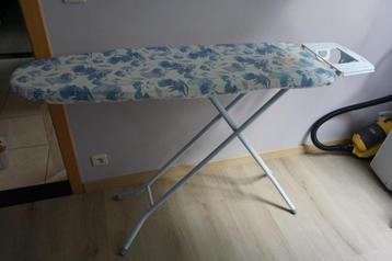 Strijkplank + Stoel beschikbaar voor biedingen