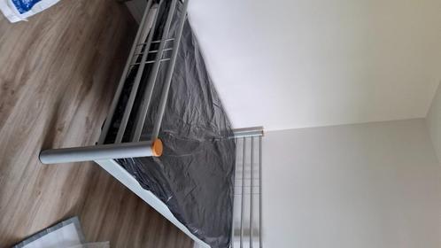 2 persoonbed, Huis en Inrichting, Slaapkamer | Bedden, Gebruikt, Tweepersoons, 180 cm, 200 cm, Metaal, Grijs, Ophalen