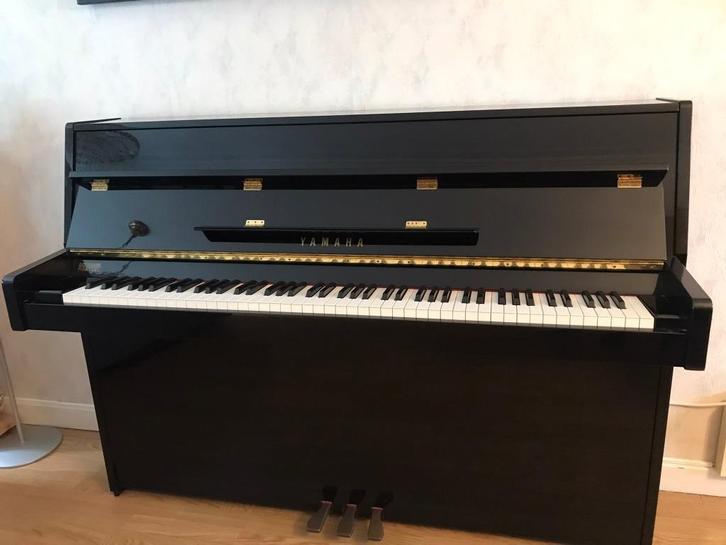 Yamaha Piano C108, Muziek en Instrumenten, Piano's, Zo goed als nieuw, Piano, Zwart, Ophalen