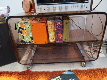 Table basse des années 70, Enlèvement