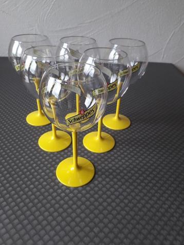 Schweppes gin glazen (plastiek) beschikbaar voor biedingen