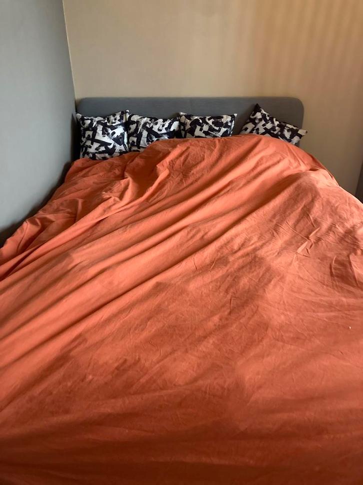 Bed + matras 140x200 te koop, Huis en Inrichting, Slaapkamer | Complete slaapkamers, Gebruikt, Twijfelaar, Ophalen