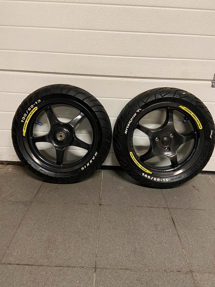 Originele Yamaha aerox rosssi velgen, Fietsen en Brommers, Brommeronderdelen | Scooters, Zo goed als nieuw, Yamaha, Ophalen