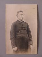 WO1 Pieter J. Dergent pastoor Gelrode gefussilleerd Duitsers, Verzamelen, Verzenden, Overige soorten, Foto of Poster