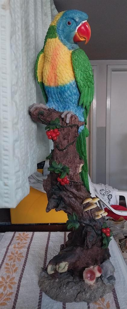 Beeld Papegaai,Ara Figuur, op stam,for inn&out, Verzamelen, Beelden en Beeldjes, Zo goed als nieuw, Dier, Ophalen