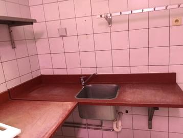 Werkblad met wasbak beschikbaar voor biedingen