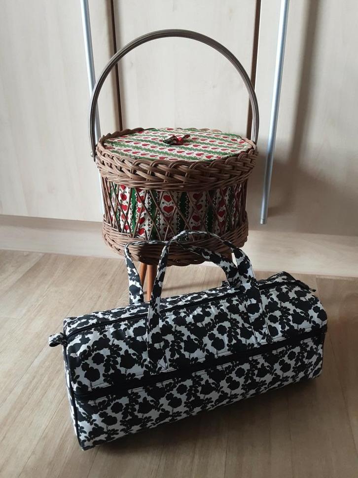 Vintage naaimandje op pootjes , breitas !, Hobby en Vrije tijd, Naaien en Fournituren, Zo goed als nieuw, Ophalen