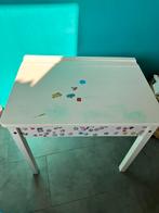 Gratis bureautje Ikea, Kinderen en Baby's, Ophalen, Gebruikt, Tafel(s)