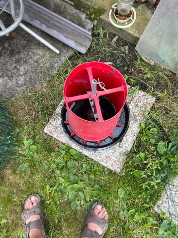 Voerbak voor pluimvee beschikbaar voor biedingen