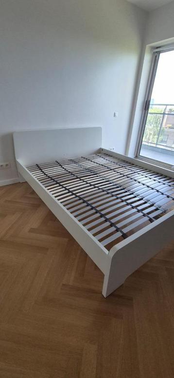 Bedframe 160 + boxspring beschikbaar voor biedingen