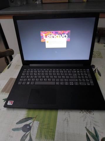 Oude laptop  beschikbaar voor biedingen