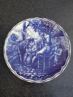 Bord Delfts blauw Boch herberg, personen met kaarten, drank, Antiek en Kunst, Ophalen of Verzenden