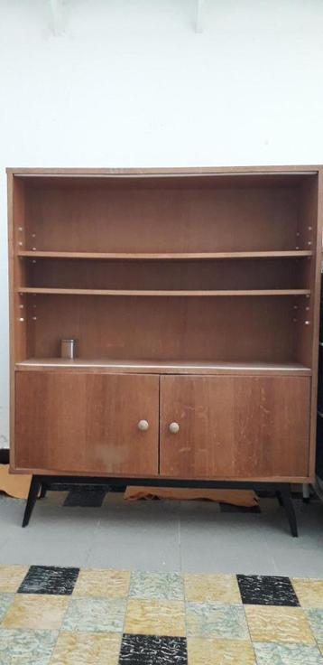 Gratis - Kast beschikbaar voor biedingen