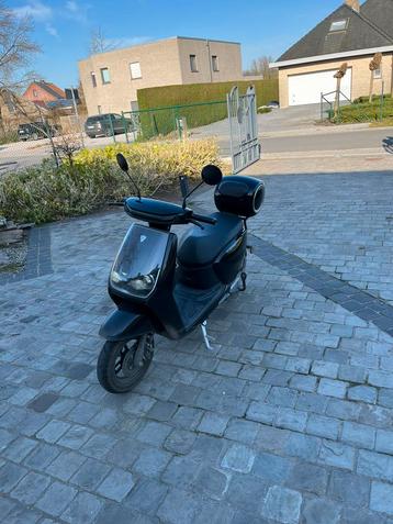 Elektrische brommer- Lima Milano te koop, Fietsen en Brommers, Scooters | Peugeot, Ophalen, Elektrisch, Klasse B (45 km/u), Zo goed als nieuw
