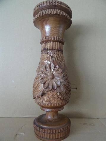 Curiosa houtsnijwerk houten siervaas met lotusbloemen 38cm beschikbaar voor biedingen