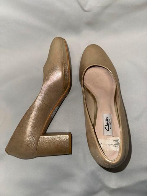 Gouden Clarks pumps, Kleding | Dames, Schoenen, Ophalen of Verzenden