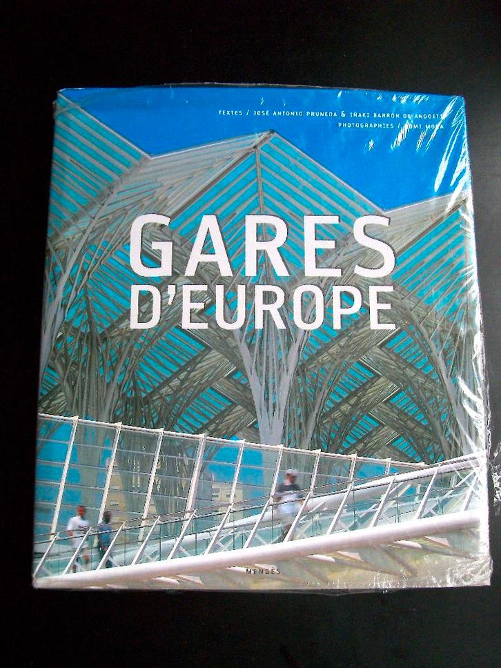 Het treinstation van Europa  - Calatrava & Co..., Boeken, Vervoer en Transport, Gelezen, Trein, Ophalen of Verzenden