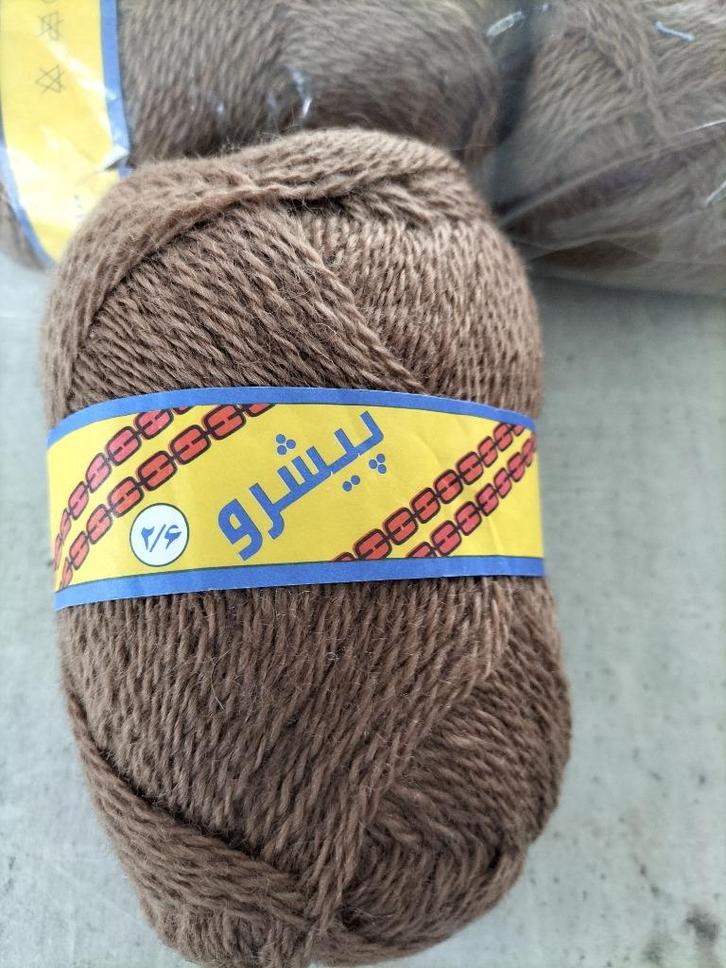 Bruine wollen bal (6 ballen van 100 g)., Hobby en Vrije tijd, Breien en Haken, Ophalen of Verzenden