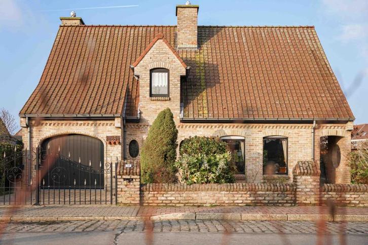 Charmant semi plain-pied individuel très bien situé, Immo, Huizen en Appartementen te koop, Provincie Henegouwen, 500 tot 1000 m²