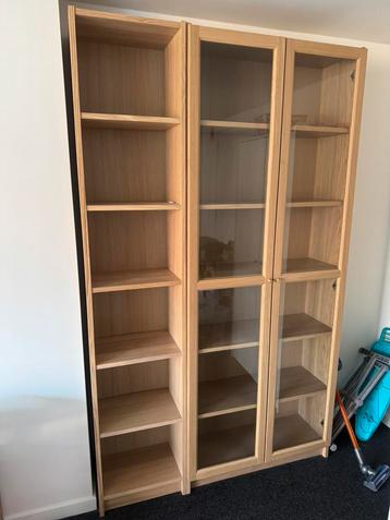 Boekenkasten beschikbaar voor biedingen