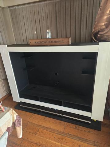 Tv kast beschikbaar voor biedingen