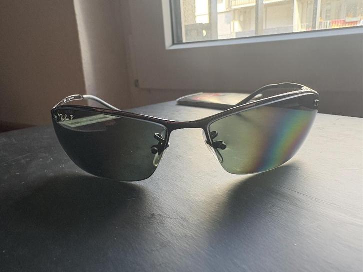 Lunettes de soleil Ray-Ban homme polarisées RB3183 004/9A 63, Bijoux, Sacs & Beauté, Lunettes de Soleil & Lunettes | Hommes, Comme neuf