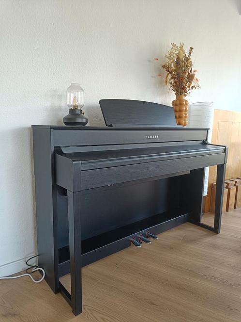 Yamaha Clavinova CLP-575, Muziek en Instrumenten, Piano's, Zo goed als nieuw, Piano, Zwart, Digitaal, Ophalen