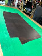 Bruin kleur tuigleer 3 mm dikte half soepel met print, Hobby en Vrije tijd, Stoffen en Lappen, Ophalen of Verzenden, Zo goed als nieuw