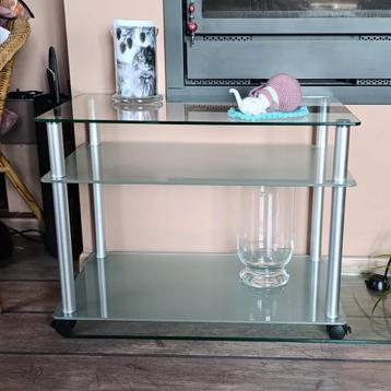 glazen bijzettafel beschikbaar voor biedingen