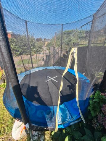 Trampoline 2,5 m breed, 2,5 m hoog beschikbaar voor biedingen