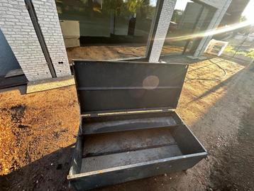 Bouw / materiaalbak / bouwkraan beschikbaar voor biedingen