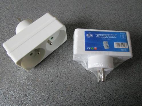 NIEUWE vierhoekige domino - verdeelstekker 90 (2 stuks), Doe-het-zelf en Bouw, Elektriciteit en Kabels, Nieuw, Stekker, Ophalen of Verzenden