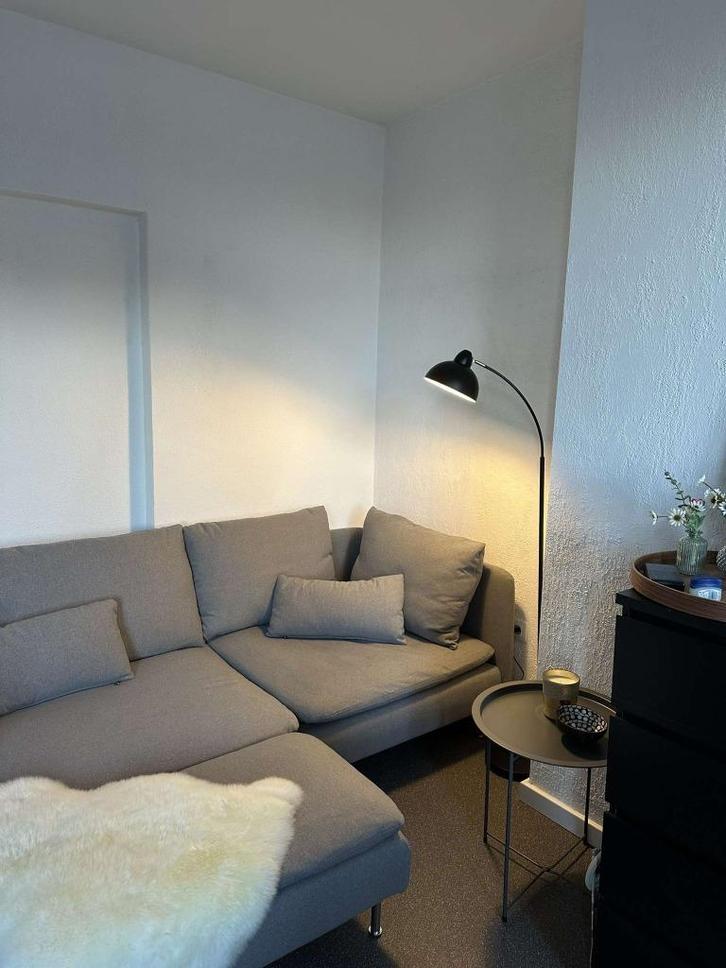 Comfortabele hoekbank in lichtgrijs, Huis en Inrichting, Zetels | Zetels, Nieuw, Hoekbank, Driepersoons, Minder dan 150 cm, 100 tot 125 cm