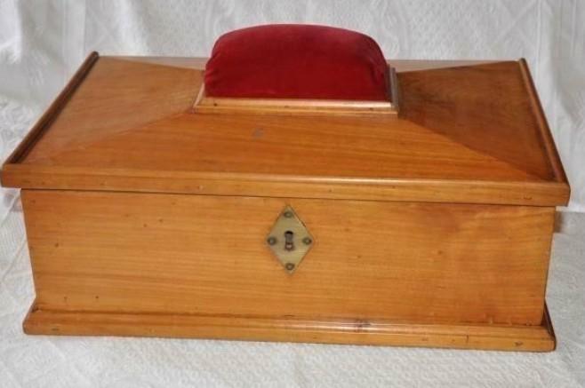 Ancien coffre boite a couture, Maison & Meubles, Accessoires pour la Maison | Coffres, Utilisé, Enlèvement ou Envoi