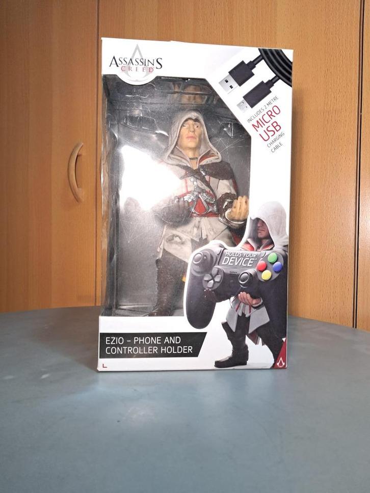 Assassin's creed porte téléphone/manette Ezio, Verzamelen, Poppen, Zo goed als nieuw, Pop, Ophalen