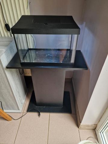Aquarium met poot  beschikbaar voor biedingen