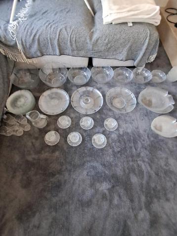 Ensemble d'assiettes, bols, tasses à thé, etc., Enlèvement