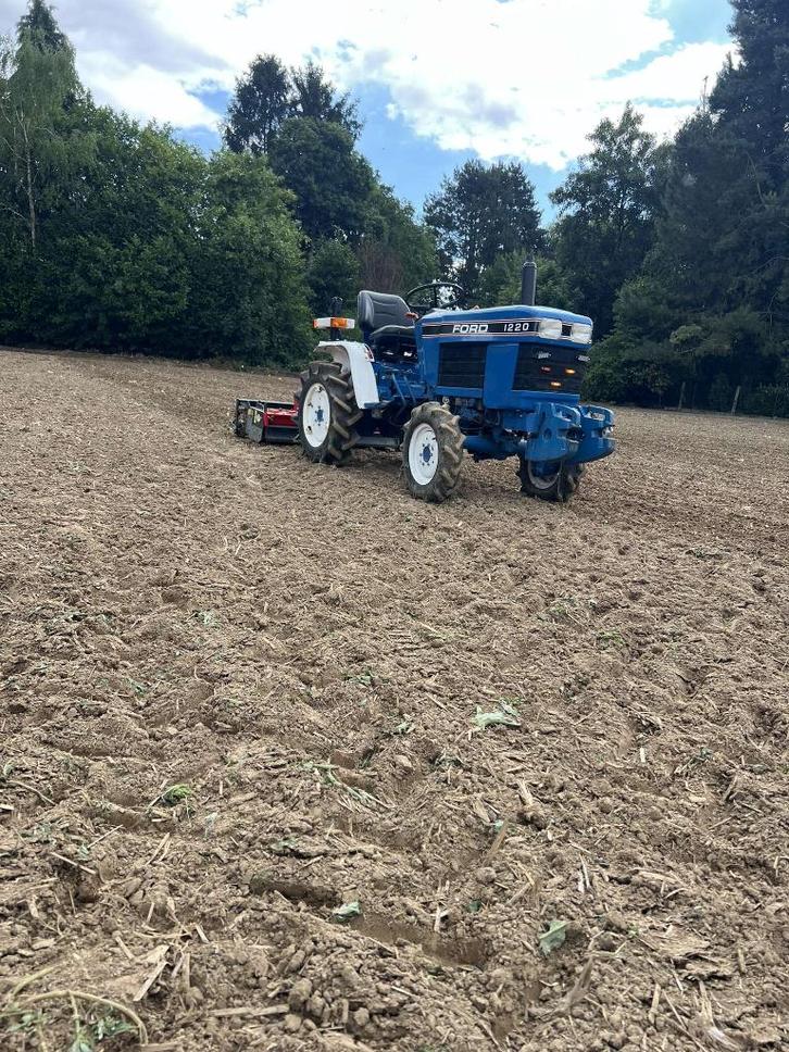 Minitracteur Tuinenleuckx, outils, grue et chauffeur à louer, Articles professionnels, Agriculture | Tracteurs, 250 à 500 cm, Autres marques