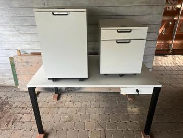 Bureautafel , schuifkast printer en kastje voor fardes  beschikbaar voor biedingen