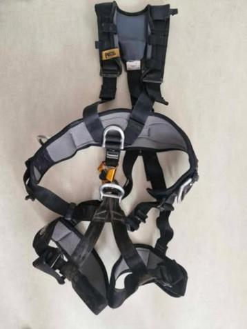 groot lot klimmateriaal SRT petzl beschikbaar voor biedingen