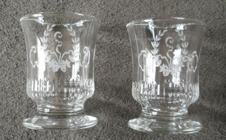 2 verres anciens gravés d'un caducée, Antiquités & Art, Antiquités | Verre & Cristal, Enlèvement