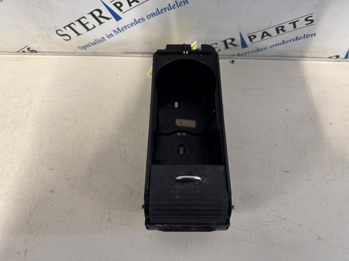 Bekerhouder van een Mercedes SLK, Auto-onderdelen, Interieur en Bekleding, Mercedes-Benz, Gebruikt, 3 maanden garantie, Ophalen of Verzenden