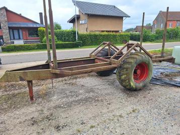 Camion de bois forestier.